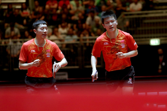 世乒赛:樊振东许昕4-1胜日本组合夺冠 许昕男双三度捧杯